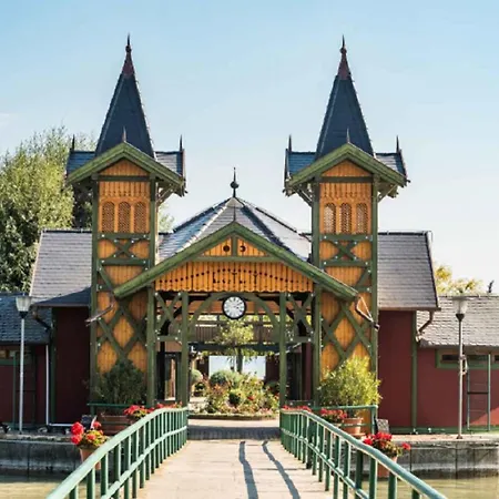 With Hot Tub Keszthely-balaton 58000 Дом отдыха Кестхей